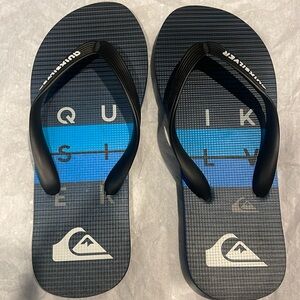 Quicksilver size 4/5 flip flops / sandals